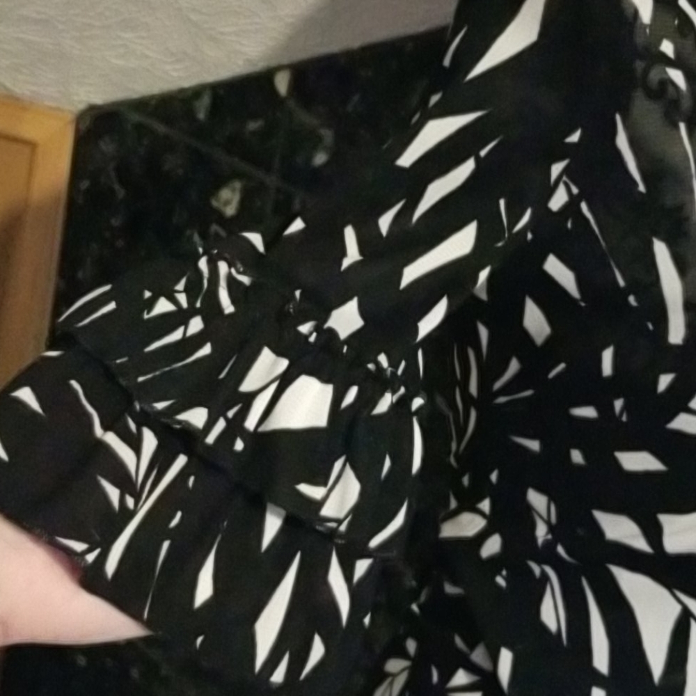 Adorable blouse - Picture 3 of 9